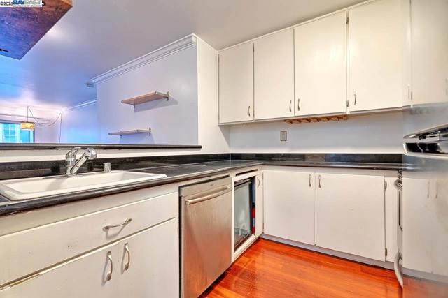 151 Lakeside Dr, Oakland CA: https://media.crmls.org/mediaz/bb549b9d-249a-4245-b98e-3ac9ddfa8ed7.jpg