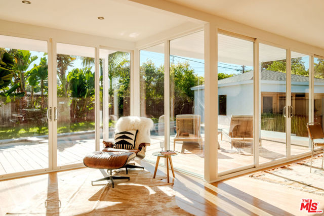 3625 Berryman Avenue, Los Angeles CA: https://media.crmls.org/mediaz/bb54f5a3-836d-4414-8ebf-3462799131a7.jpg