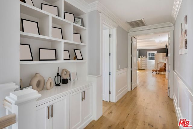 Image 18 of 35 For 5523 Longridge Avenue