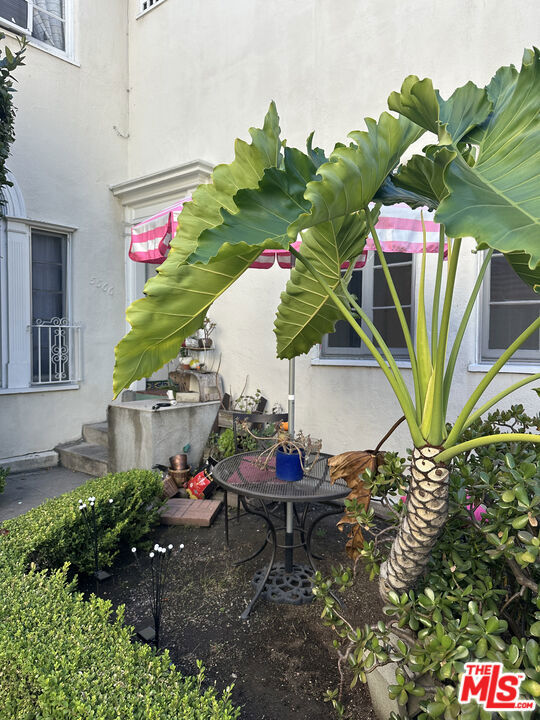 https://media.crmls.org/mediaz/bb558627-739a-4415-a317-658ee74815cb.jpg?preset=X-Large