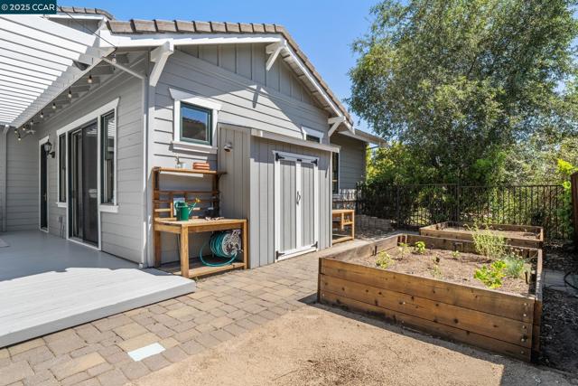 10 Candlelight Lane, Lafayette CA: https://media.crmls.org/mediaz/bb558940-5f2f-448f-be7d-598f6158be5d.jpg