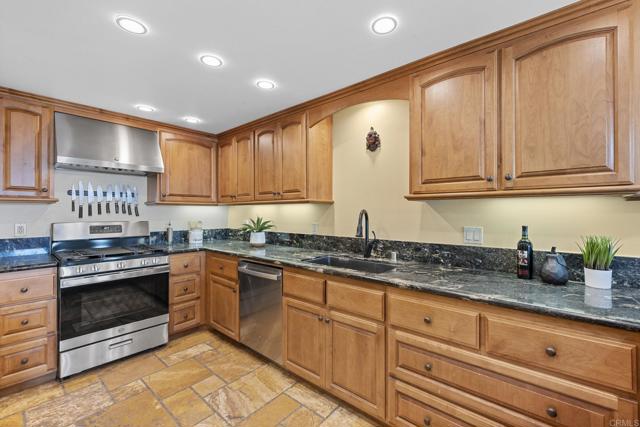 515 S Sierra Avenue, Solana Beach CA: https://media.crmls.org/mediaz/bb55d4ae-7480-4dc8-8fe6-4e8f13b17c27.jpg