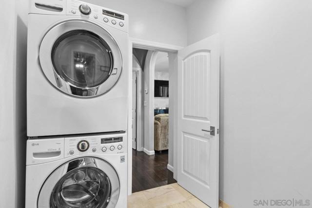 8931 Sunwood Dr, Santee CA: https://media.crmls.org/mediaz/bb563ed1-a790-4c2e-9195-367d3f5fe657.jpg