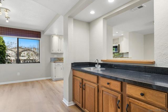 Image 8 of 36 For 835 E Ave  B