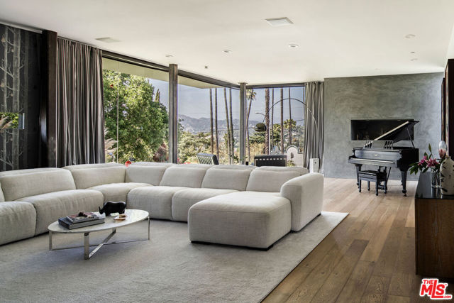 1344 Maltman Avenue, Los Angeles CA: https://media.crmls.org/mediaz/bb56f3cc-93ac-4a2a-9e2e-db1739b405dd.jpg