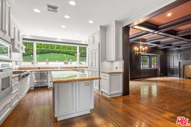 16754 Ashley Oaks, Encino CA: https://media.crmls.org/mediaz/bb56fcff-a4a0-42bd-95a0-f6a4e3855f2f.jpg