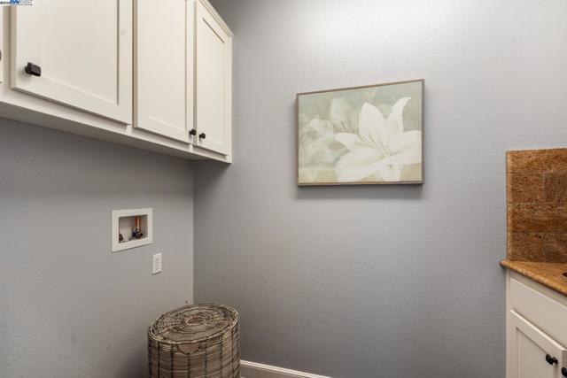 5989 Hillbrook Pl, Dublin CA: https://media.crmls.org/mediaz/bb570ff1-5b03-4148-b9bb-f38ad10151b3.jpg