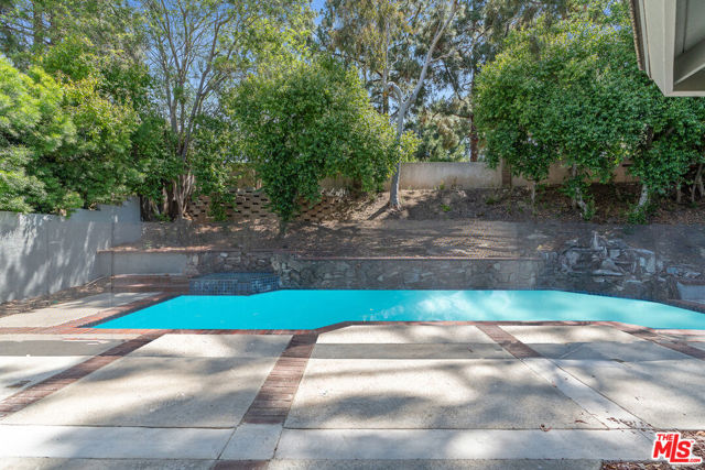 19 Rippling, Irvine CA: https://media.crmls.org/mediaz/bb57867c-e861-4457-97e4-889614aa7464.jpg