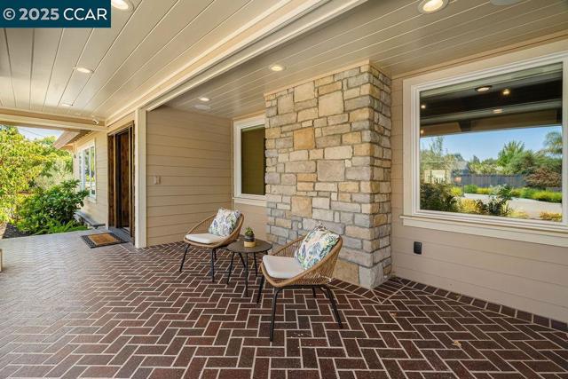 221 El Sobrante Dr, Danville CA: https://media.crmls.org/mediaz/bb5862e6-9d20-47d2-89f3-5b8842c236cd.jpg