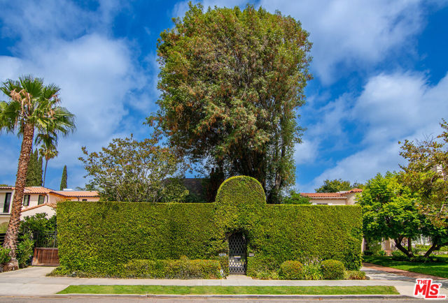 338 S Highland Avenue, Los Angeles CA: https://media.crmls.org/mediaz/bb5923e9-5319-4453-9392-43c2eb7a6b2c.jpg
