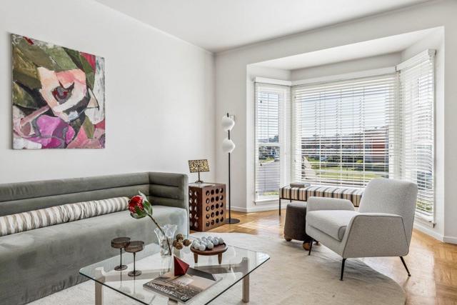 Image 5 of 45 For 368 Northgate Avenue