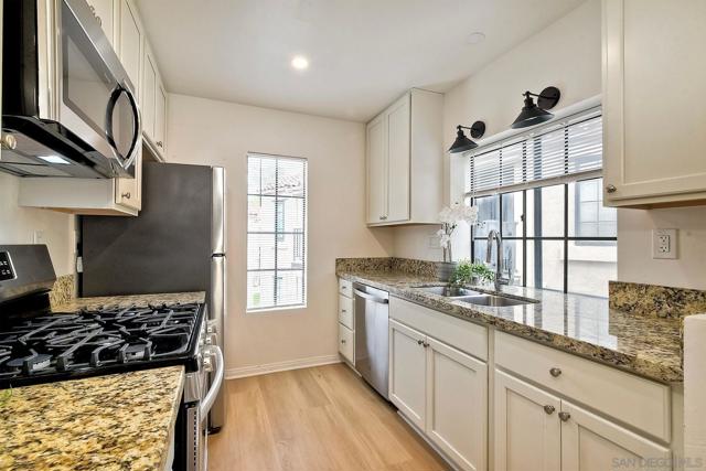 13260 Wimberly Sq, San Diego CA: https://media.crmls.org/mediaz/bb594b35-83cb-49d2-a441-9eb3b122552d.jpg
