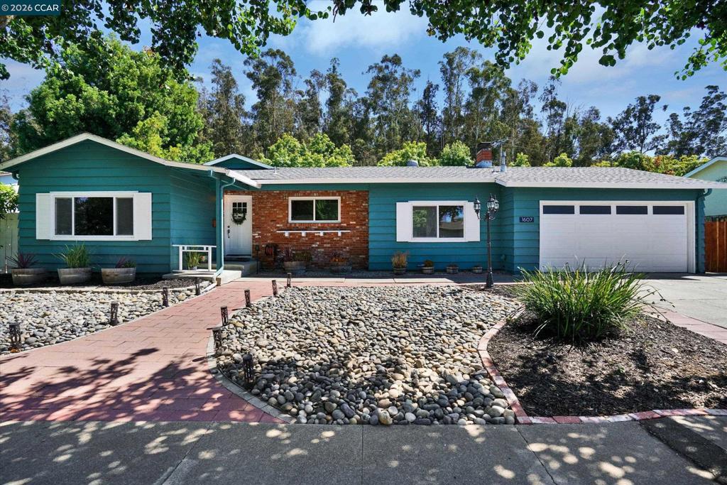 1607 Lynwood Dr