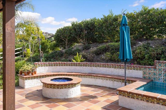 1379 Sunny Heights Road, Fallbrook CA: https://media.crmls.org/mediaz/bb595b0e-3c99-40b1-8abc-93577cef07d3.jpg