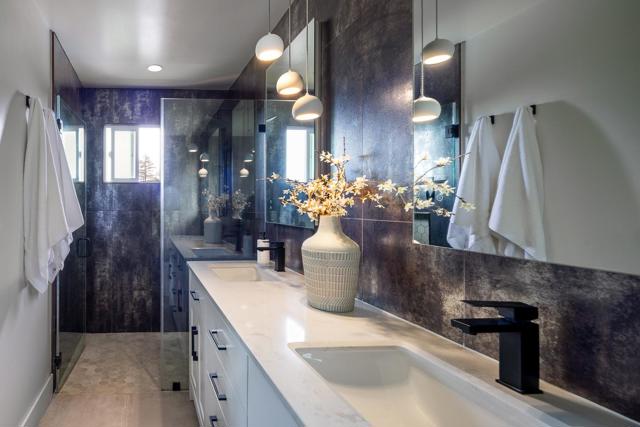 411 Ridge Road, San Carlos CA: https://media.crmls.org/mediaz/bb59aacf-3880-4689-bdbb-f49d4a518738.jpg