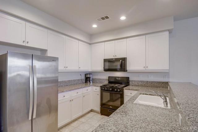 Detail Gallery Image 15 of 60 For 1330 Santa Liza #4,  Chula Vista,  CA 91913 - 4 Beds | 3/1 Baths