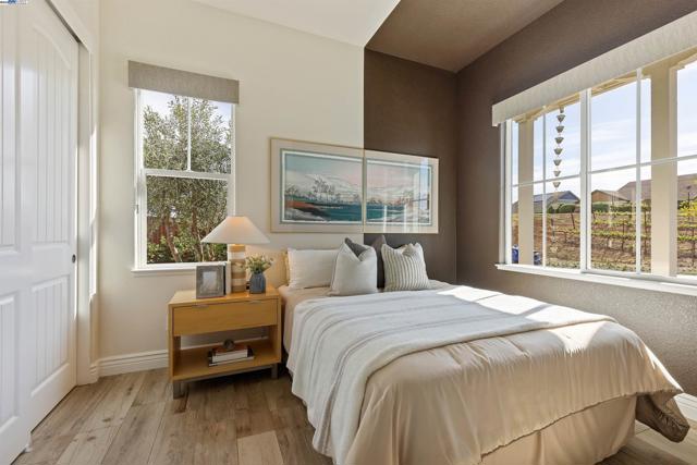 1835 Riesling Cir, Brentwood CA: https://media.crmls.org/mediaz/bb59feca-8374-4bff-9da8-923defd87837.jpg