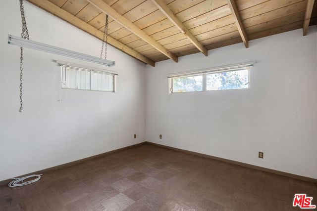 8400 Encino Avenue, Northridge CA: https://media.crmls.org/mediaz/bb5a02be-48ce-478b-87c0-0a5bcf4a065e.jpg