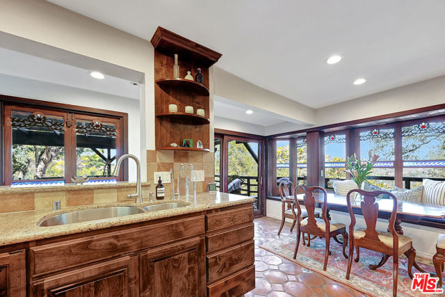 19805 Valley View Drive, Topanga CA: https://media.crmls.org/mediaz/bb5ae016-2d53-4b5a-8416-1b51e6695e89.jpg
