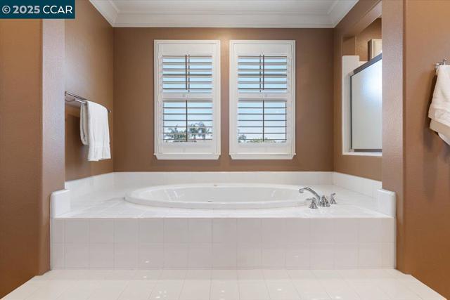 1669 Albani Place, Brentwood CA: https://media.crmls.org/mediaz/bb5bb1f5-de39-4a90-991a-381c841e8779.jpg