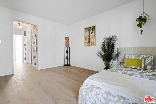 5245 Coldwater Canyon Avenue, Sherman Oaks CA: https://media.crmls.org/mediaz/bb5be3c3-c616-4386-8806-2ffbe1255432.jpg