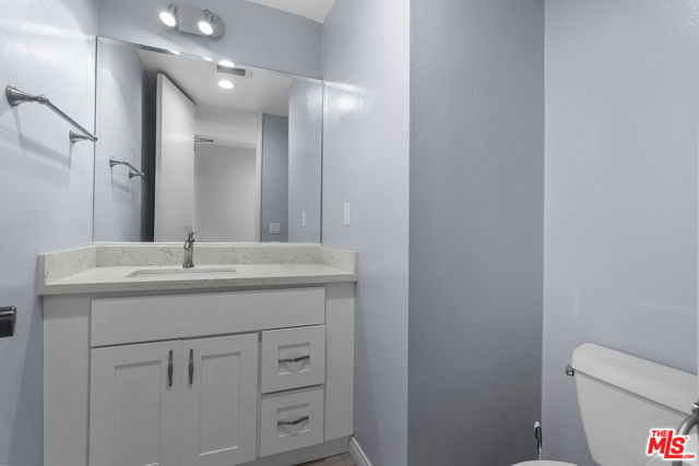 4477 Wilshire Boulevard, Los Angeles CA: https://media.crmls.org/mediaz/bb5c40c2-719a-4aa0-b438-7fb8dc7120d7.jpg