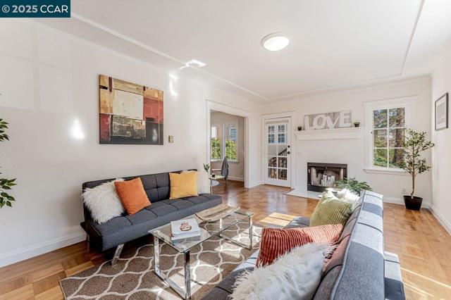 654 Mandana Blvd, Oakland, California 94610, 1 Bedroom Bedrooms, ,1 BathroomBathrooms,Condominium,For Sale,Mandana Blvd,41086148