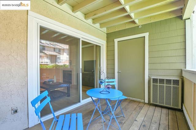 2587 Oak Rd, Walnut Creek CA: https://media.crmls.org/mediaz/bb5d1fe6-776a-4aef-9bc0-c92b500ce959.jpg
