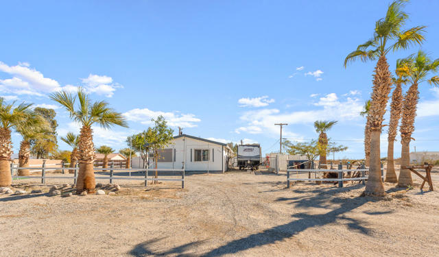 2342 Sand Jewel Avenue, Thermal CA: https://media.crmls.org/mediaz/bb5d8570-ddc1-493a-b04b-fdecd96ed4f3.jpg