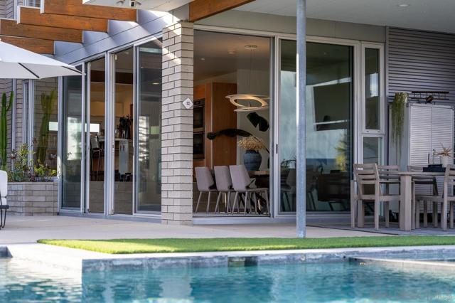 1635 Gascony Rd, Encinitas CA: https://media.crmls.org/mediaz/bb5e0c60-d78b-4f30-bf8a-7bfcc1a3e1b3.jpg