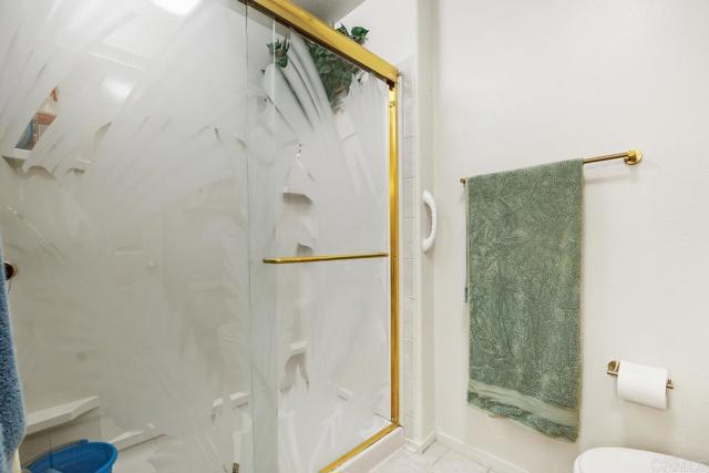 5015 Alicante Way, Oceanside CA: https://media.crmls.org/mediaz/bb5e3f26-3e3c-4822-8ac0-b6de49b423c3.jpg