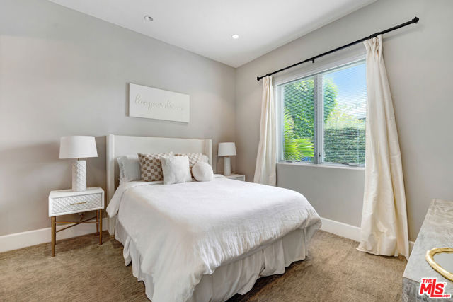 841 N Crescent Heights Boulevard, Los Angeles CA: https://media.crmls.org/mediaz/bb5e910f-dff6-41e6-be7a-e023960424f5.jpg
