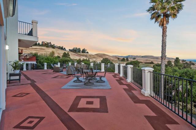 1822 Saint Andrews Court, Milpitas CA: https://media.crmls.org/mediaz/bb5ea09a-355d-4e5b-8d59-9d14b58e54aa.jpg