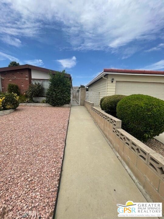 1273 Basswood Way, Hemet CA: https://media.crmls.org/mediaz/bb5ebb8a-637c-43f7-acbe-7213d6113198.jpg