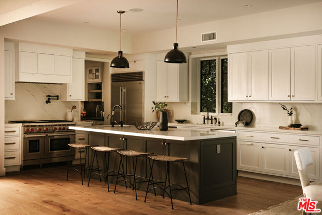 16021 Northfield Street, Pacific Palisades CA: https://media.crmls.org/mediaz/bb5ec401-eeaf-480f-87ff-439171c6b995.jpg