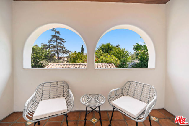 588 N Gower Street, Los Angeles CA: https://media.crmls.org/mediaz/bb5ee8e7-40e5-4fb3-85ec-79547b4e3c8f.jpg