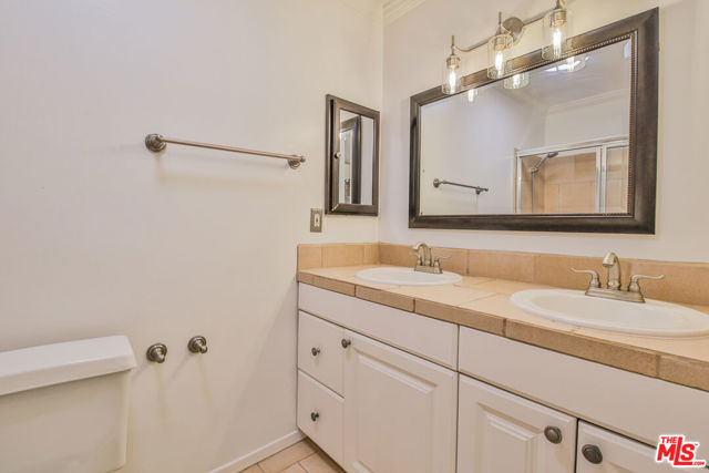 625 North Flores Street, 102 photo 29