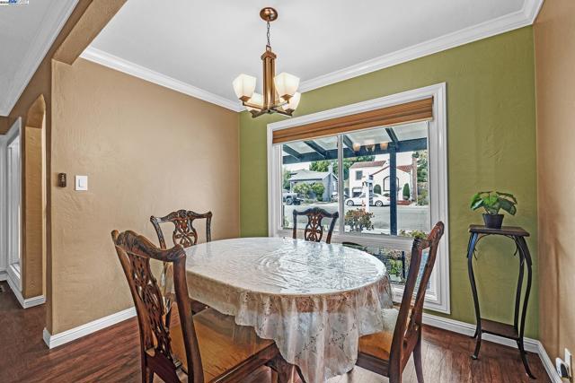 10339 Foothill Blvd, Oakland CA: https://media.crmls.org/mediaz/bb5f9ba9-b946-4e62-a6d0-a8d2dab7e588.jpg