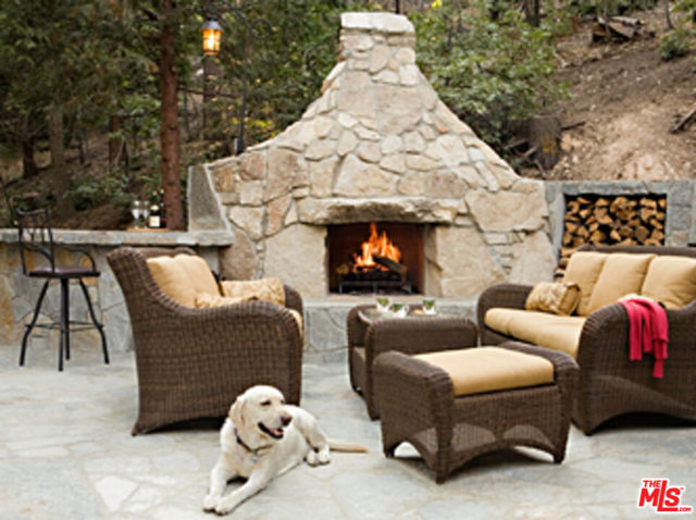 365 Mittry Lane, Lake Arrowhead CA: https://media.crmls.org/mediaz/bb5faf53-de24-4560-9bbe-435eebfcaf08.jpg