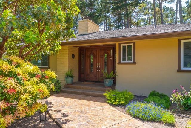1 Windsor Rise, Monterey CA: https://media.crmls.org/mediaz/bb5fdf27-a6a4-4b48-950a-a21ef8728b30.jpg