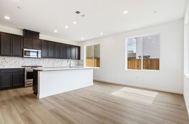 2517 Lake Club Drive, Fairfield CA: https://media.crmls.org/mediaz/bb606c3c-b4db-4d8c-b858-d4c9f77d7aae.jpg