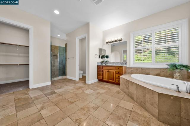 3322 Ashbourne Cir, San Ramon CA: https://media.crmls.org/mediaz/bb609d20-caff-492f-8935-fd0395a33a50.jpg