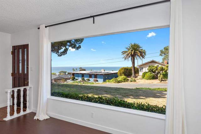 513 Canyon Drive, Solana Beach CA: https://media.crmls.org/mediaz/bb610ac1-7669-4661-a9a8-e8c311cc9de1.jpg