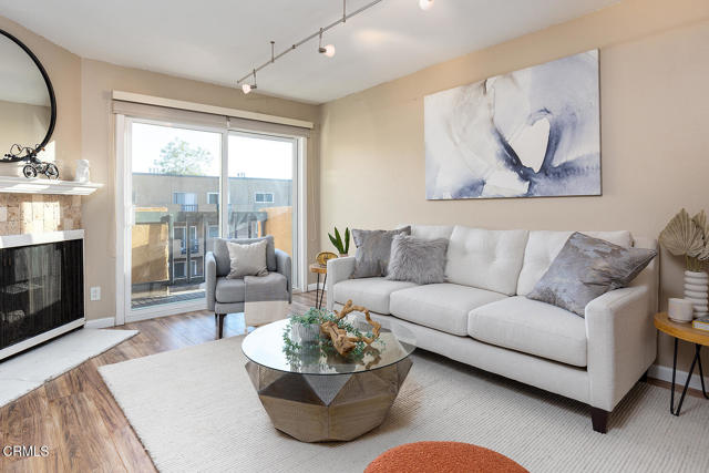 Detail Gallery Image 2 of 26 For 355 S Madison Ave #325,  Pasadena,  CA 91101 - 2 Beds | 2 Baths