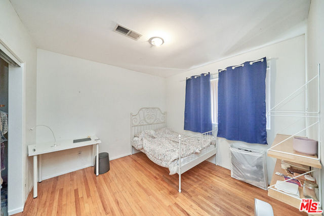 4930 Ramsdell Avenue, La Crescenta CA: https://media.crmls.org/mediaz/bb617024-dfab-42d5-90f7-10dbf3babf42.jpg