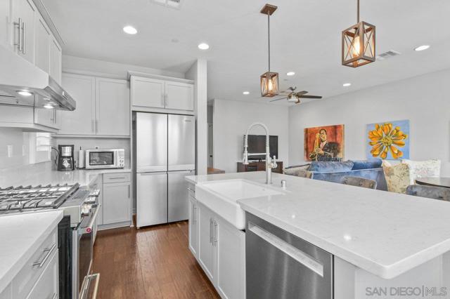 8624 Sage Shadow Drive, Lakeside CA: https://media.crmls.org/mediaz/bb61aa5a-79c1-4819-8584-f32e34284047.jpg