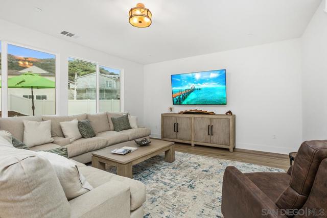 35505 Orchard Trails, Fallbrook CA: https://media.crmls.org/mediaz/bb61d618-1f52-4734-a5af-09e5da5084de.jpg