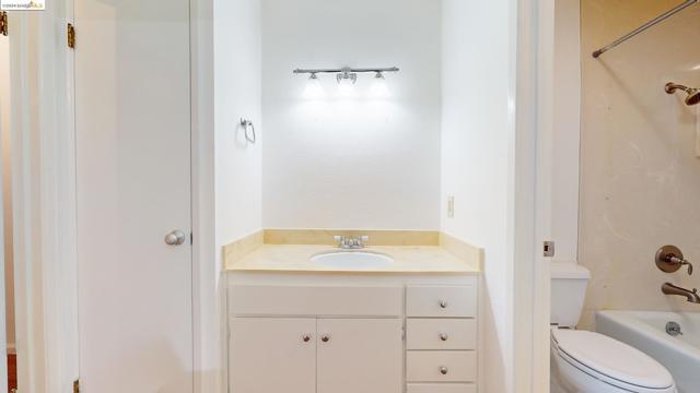 Image 5 of 17 For 2700 Le Conte Ave  201
