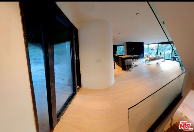 1782 Viewmont Drive, Los Angeles CA: https://media.crmls.org/mediaz/bb6251f7-b871-4595-a026-e47ddcce001a.jpg