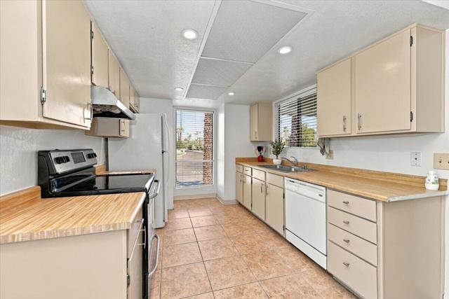 5115 E Waverly Drive #D30, Palm Springs, CA 92264